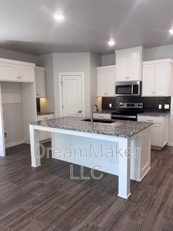 Building Photo - 2819 Clifton Ter