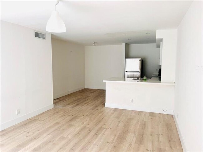 Building Photo - 10930 Royal Palm Blvd