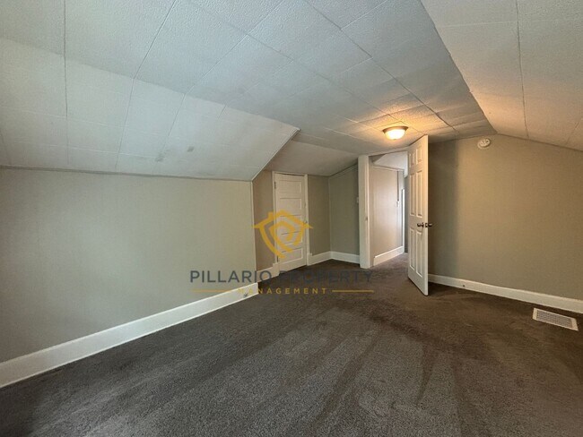 Building Photo - Renovated, 3 Bedroom Near Indy Motor Speedway Home Available NOW!