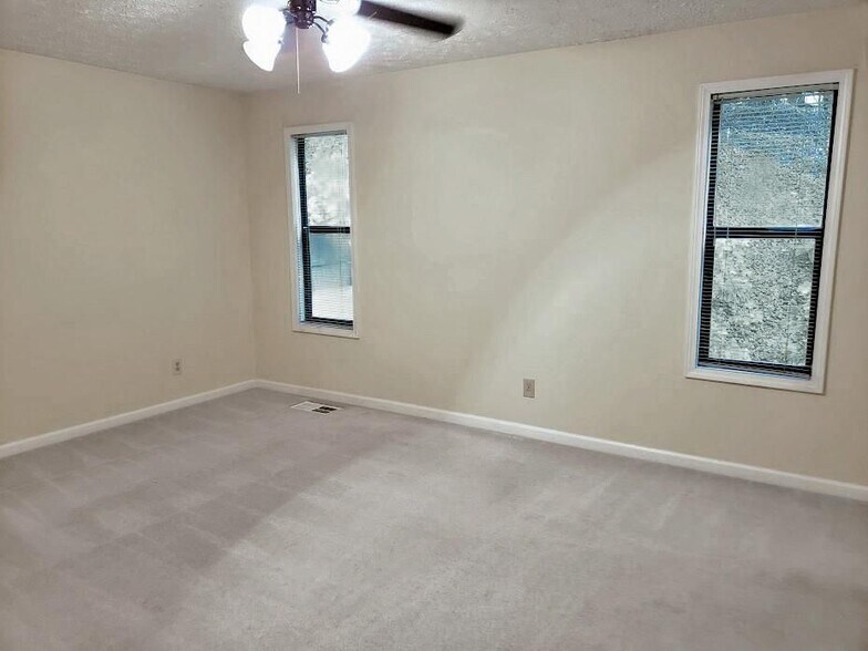 Building Photo - 10630 Colony Glen Dr