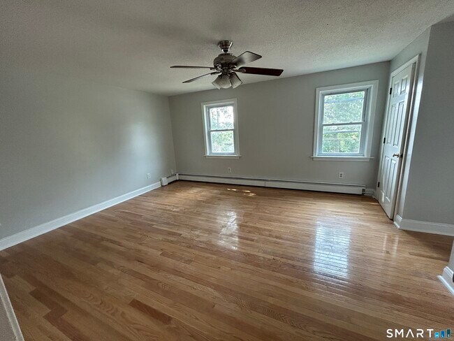 Building Photo - 14 Normandy Dr