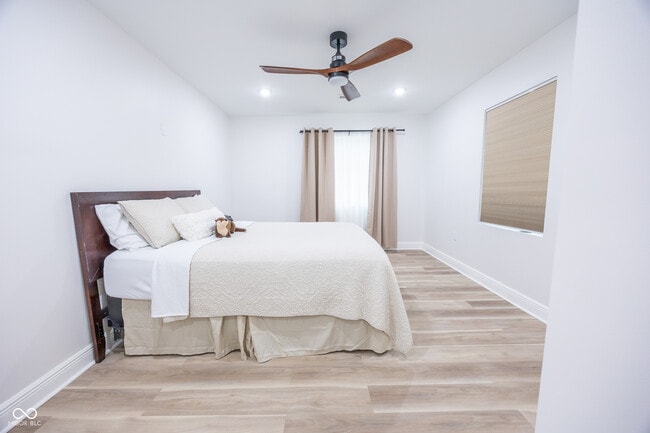 Building Photo - 7980 Royal Ave