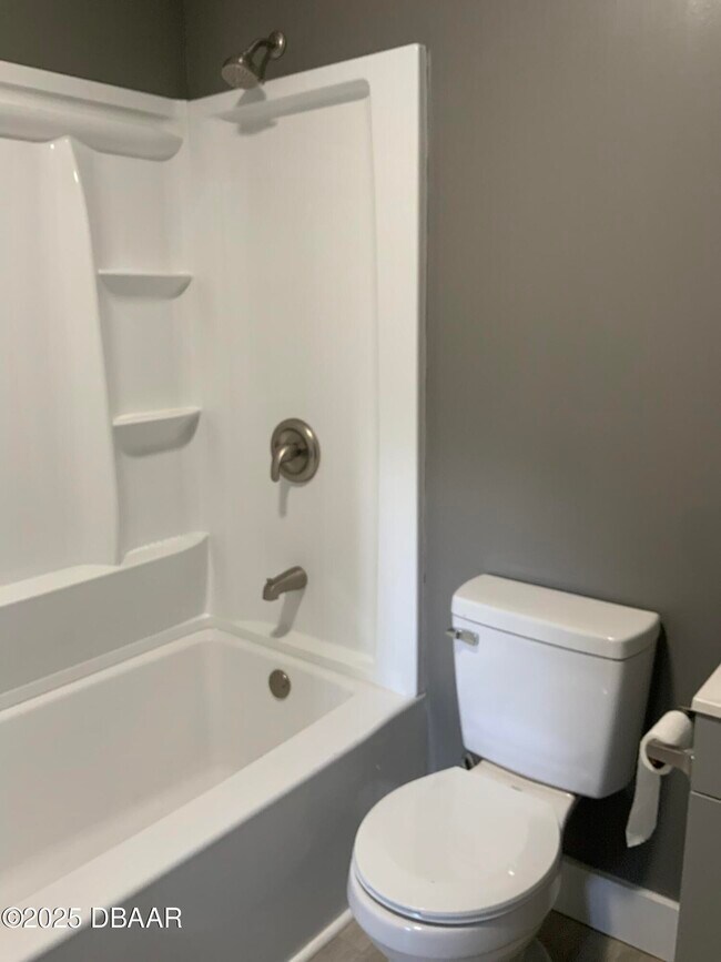 Building Photo - 633 Florence St