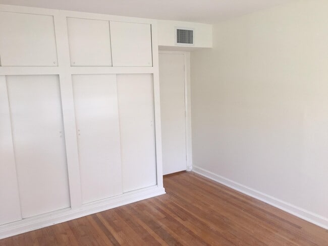 Building Photo - 27 E Rd