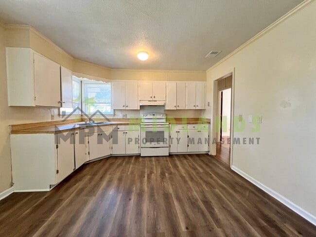 Building Photo - 1205 Faraway Dr