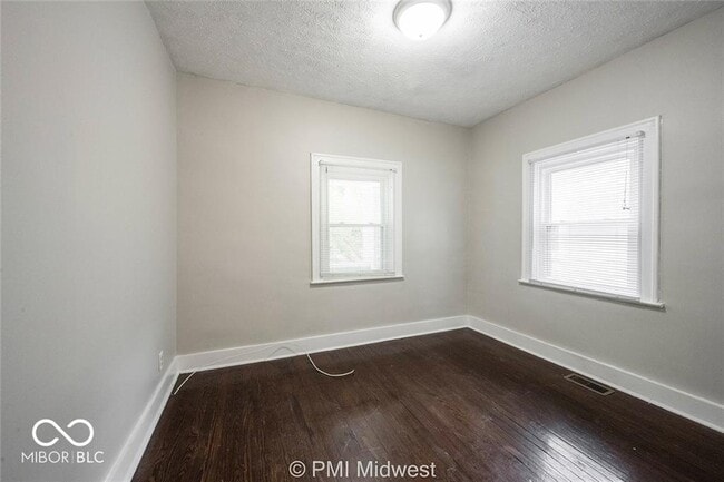 Building Photo - 1621 E 49th St