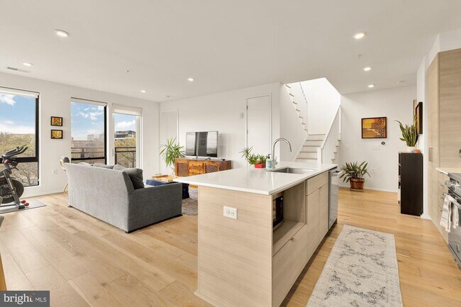 Building Photo - 1550 11th St NW