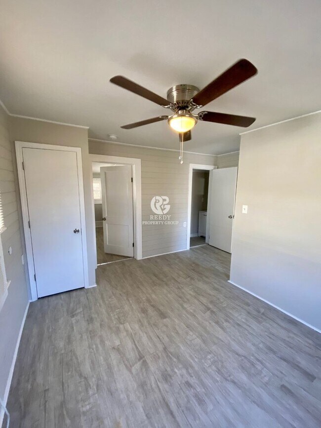 Building Photo - Remodeled 2 bedroom / 1 bathroom home available now!