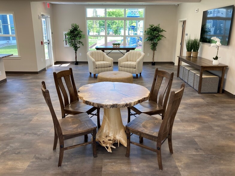 Building Photo - 25 LaRose