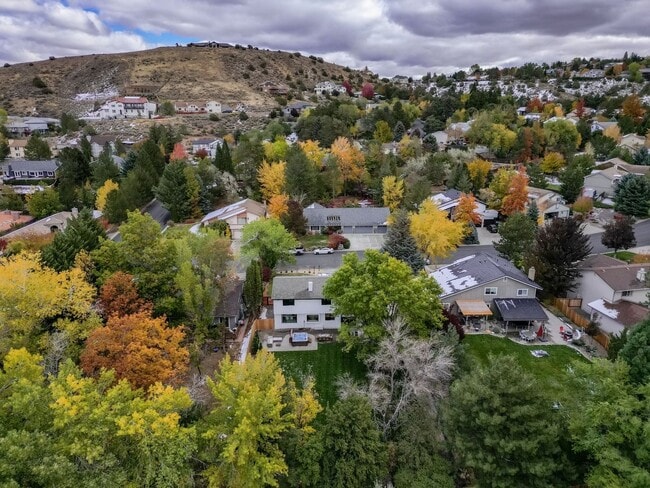 Building Photo - 3390 Thornhill Dr