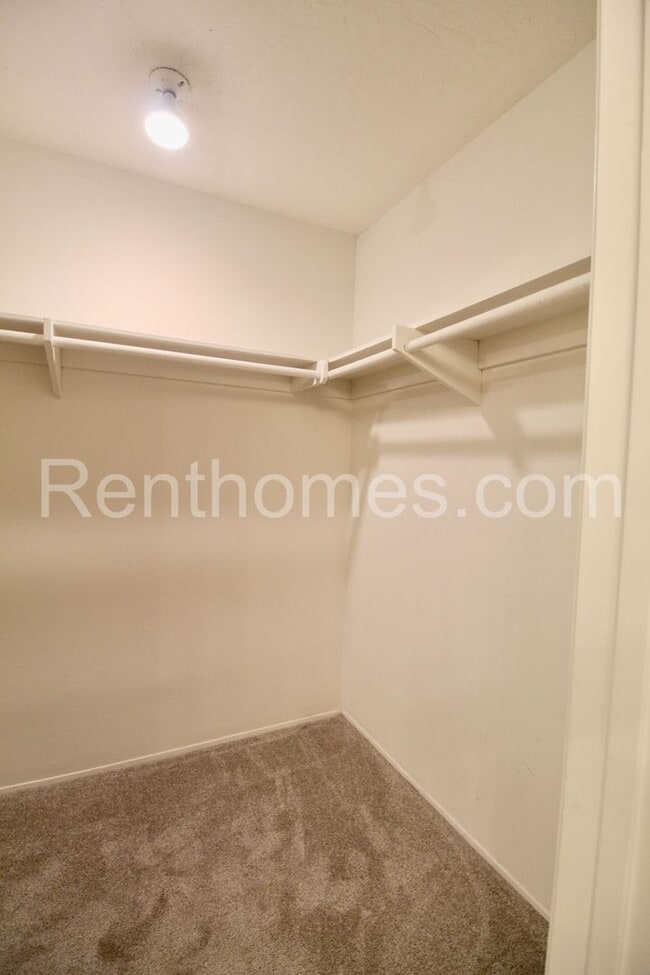 Building Photo - 2522 Clairemont Dr