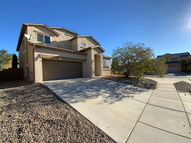 Building Photo - 4 Bedroom Home Available Near Golf Course ...