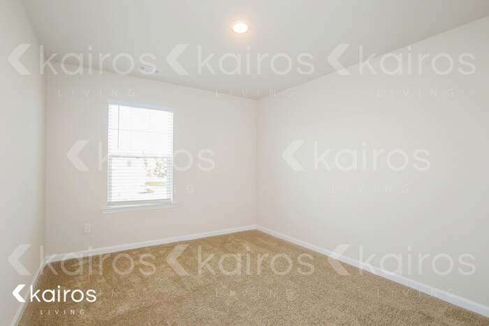 Building Photo - 7008 Pinehurst Way N