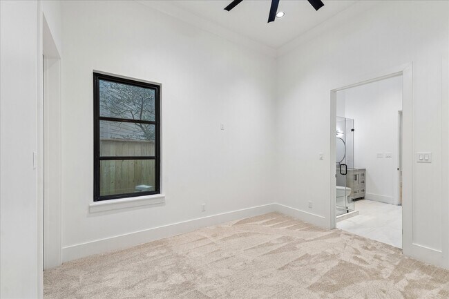 Building Photo - 5 Buttonbush Ct