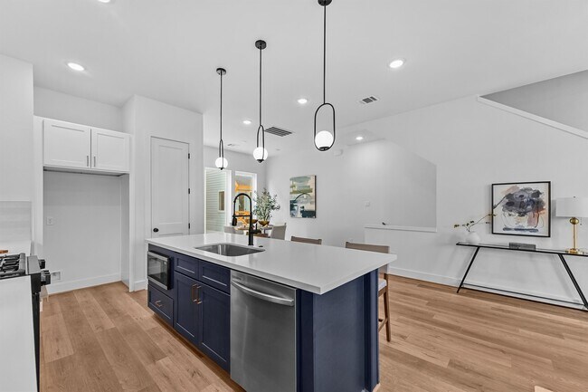 Building Photo - 3903 Pinemont Dr