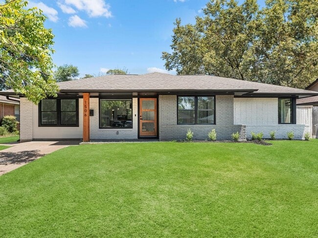 Primary Photo - 1506 Wilde Rock Way