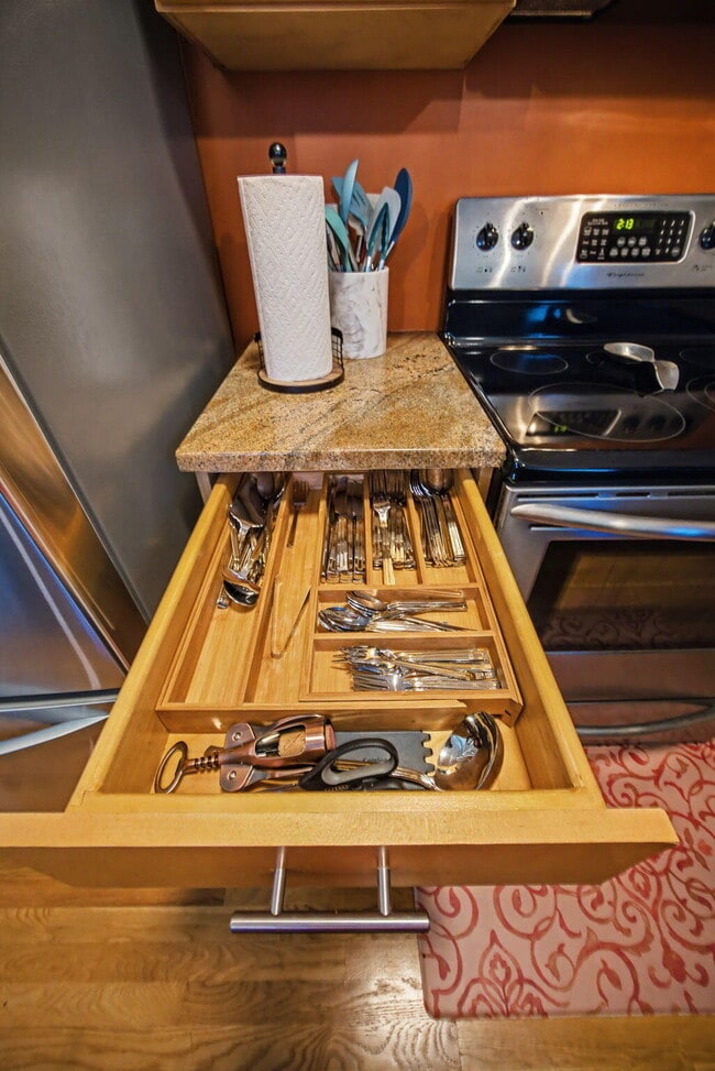 Building Photo - 261 S Limestone