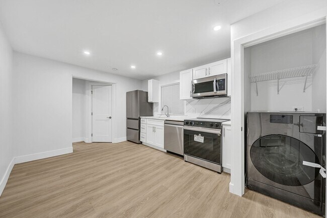 Building Photo - 92 Willow St