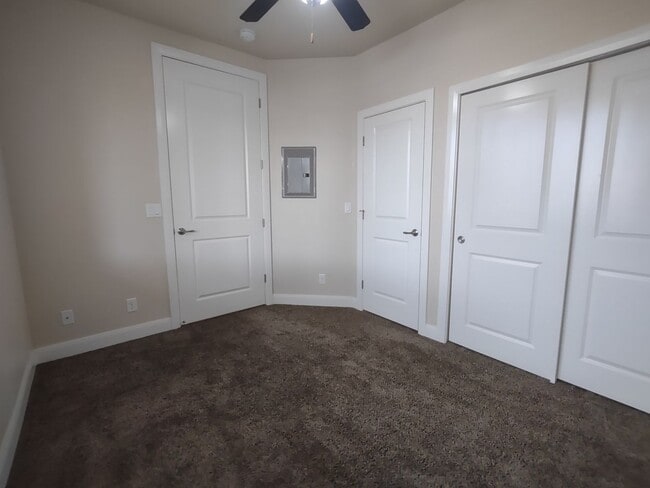 Building Photo - Desirable Black Rock Condo - Quite/Peaceful