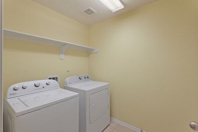 Building Photo - 2818 Lockeridge Oaks Dr