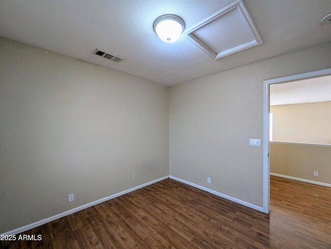 Building Photo - 8861 W Paradise Dr