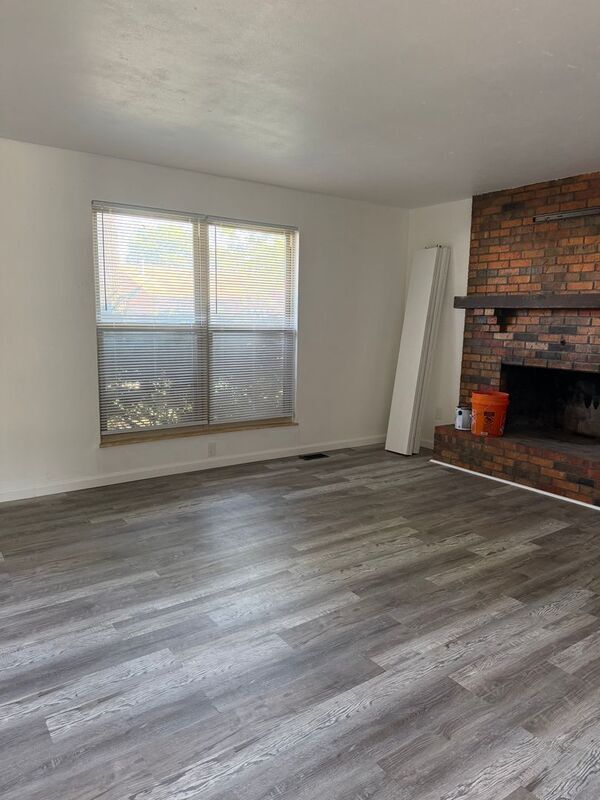 Building Photo - 915 Belle Valley Dr