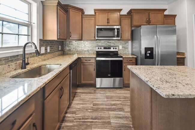 Building Photo - Pet Friendly Four Bedroom!
