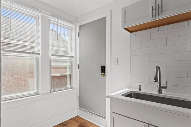 Building Photo - 603 Farragut St