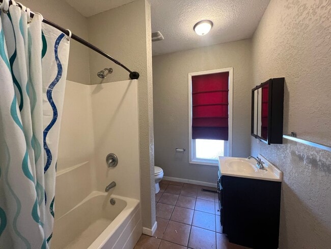 Building Photo - Coming Soon!! 2 BEDROOM, OFFICE SPACE, LAUNDRY ROOM!