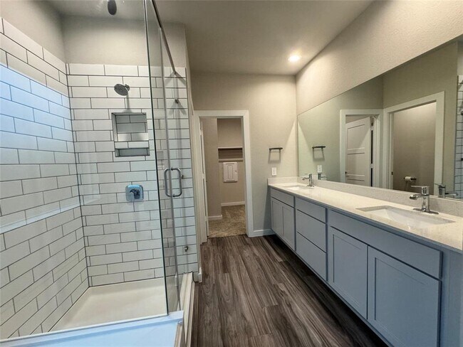 Building Photo - 14273 Lake Lodge Dr