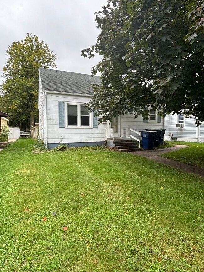 Building Photo - Charming 2 Bedroom 1 Bath Single Family Ho...