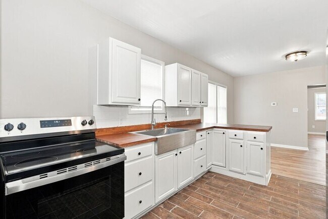 Building Photo - 846-848-848 Reinhard Ave