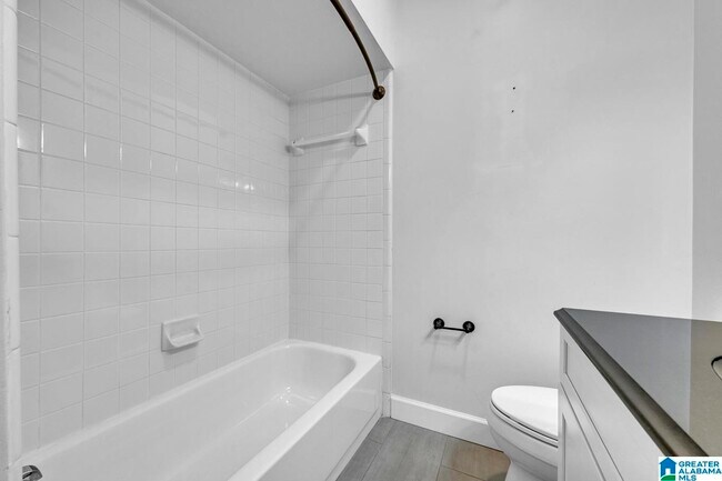 Building Photo - 25 The Falls Dr