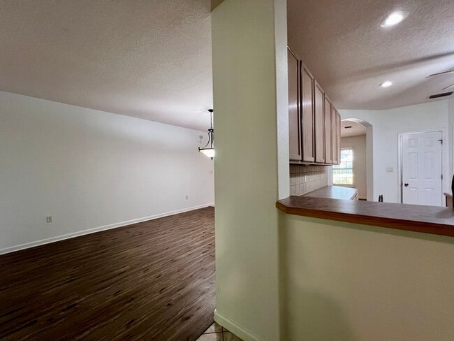 Building Photo - HUGE PRICE REDUCTION!! HOME IS READY FOR A...