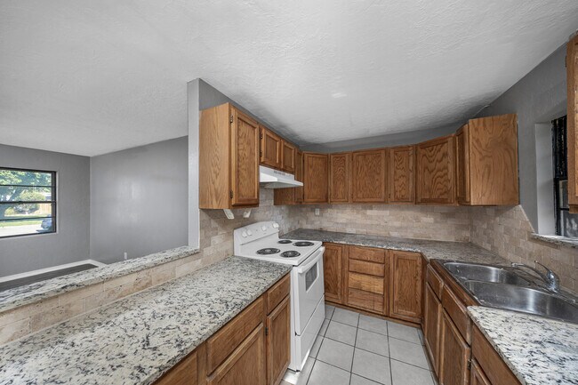 Building Photo - 816 NW 33rd St