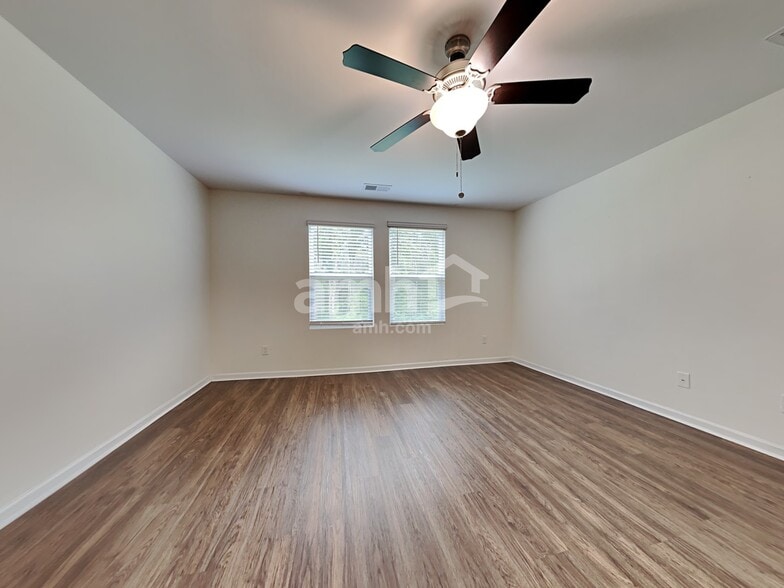 Building Photo - 152 Orion Way