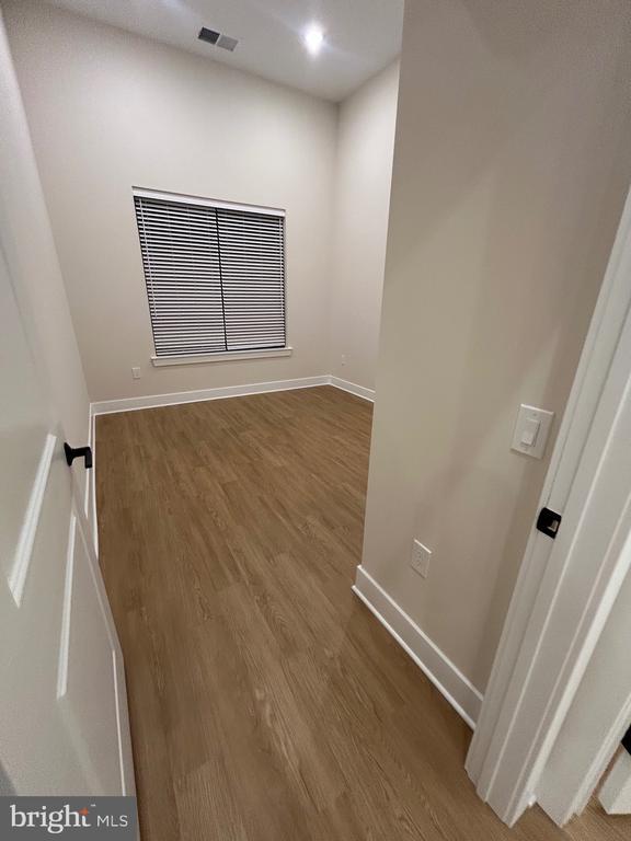 Building Photo - 624 Main St