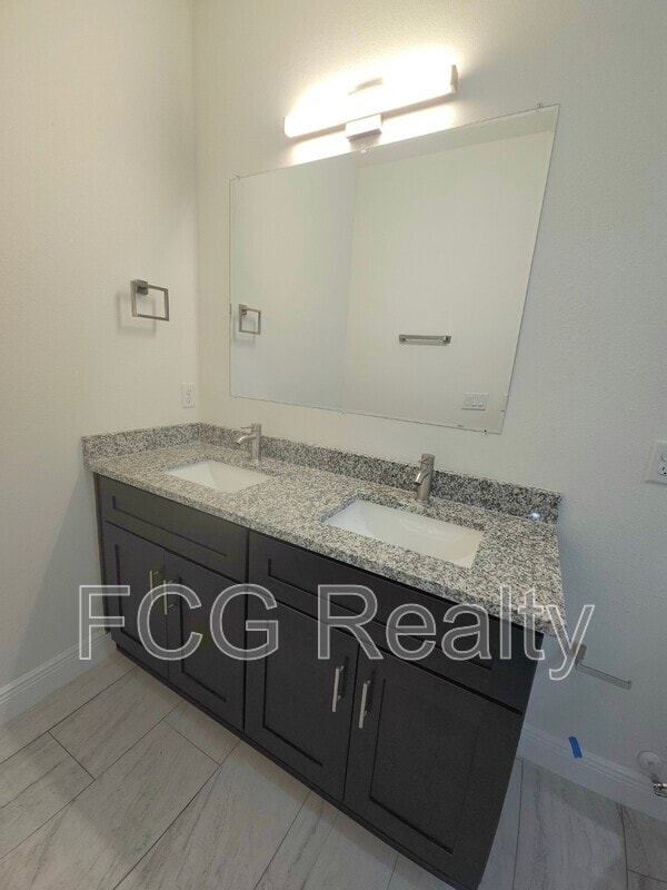 Building Photo - 7968 N Hillview Cir