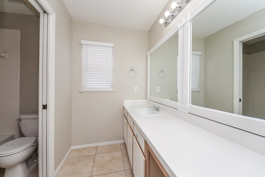 Building Photo - 1160 Timberbend Cir