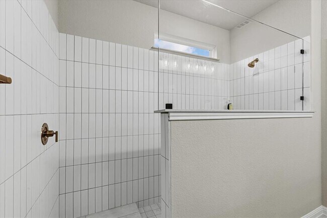 Building Photo - 158 Lake Shore Dr