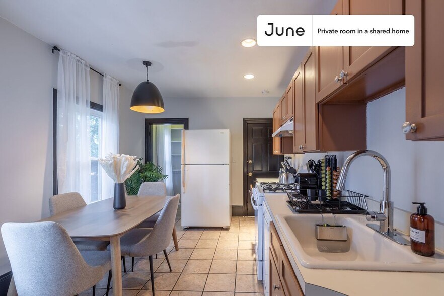 Building Photo - Room in Shared 5 bed/2 bath home