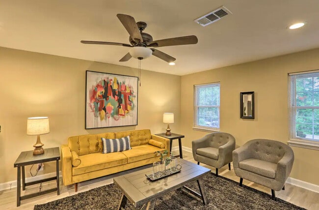 Building Photo - 2403 Hideaway Ct