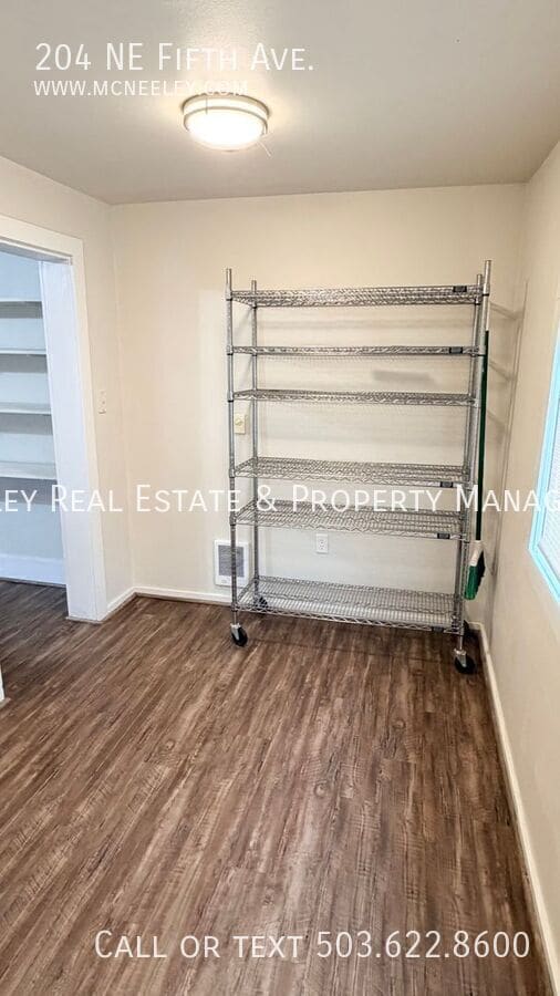 Building Photo - 204 NE Fifth Ave.-