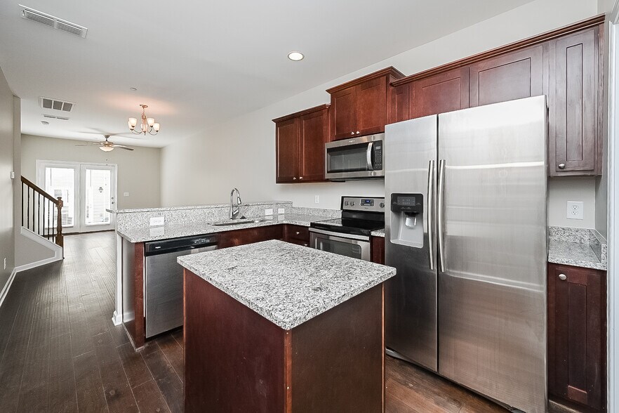 Primary Photo - Hickory Station