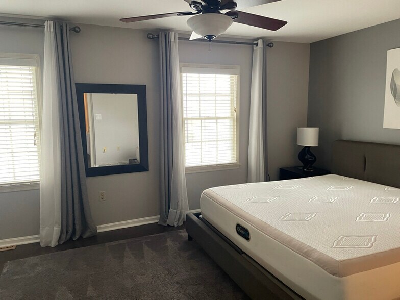 Building Photo - 2039-I Raleigh Rd