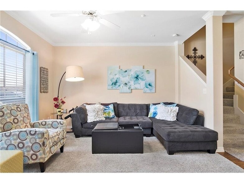 Building Photo - AVAILABLE FOR AUGUST PRE-LEASE!! 4 Bed 4 Bath in River Oaks Community!