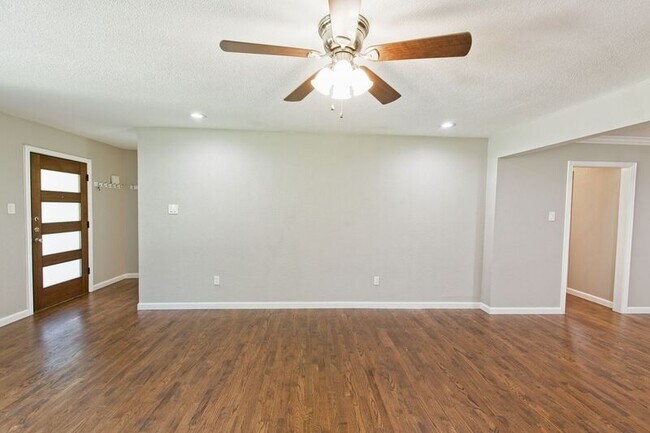 Building Photo - 304 S Grove Rd