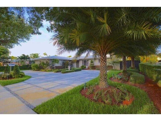 Building Photo - 14001 Cypress Ct
