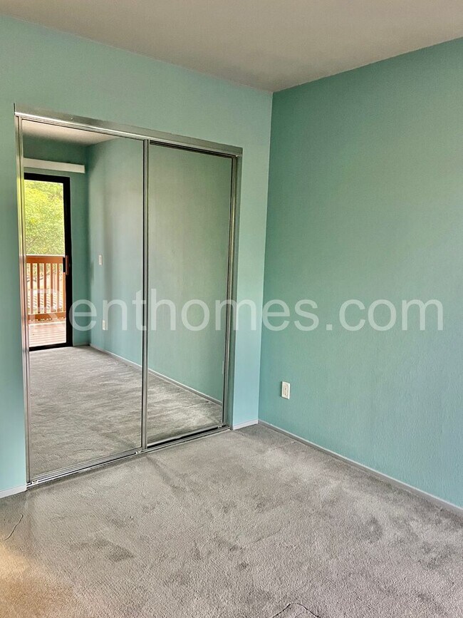 Building Photo - 12039 Alta Carmel Ct