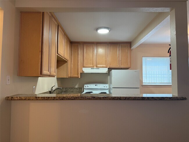 Building Photo - 1530 Heights Blvd